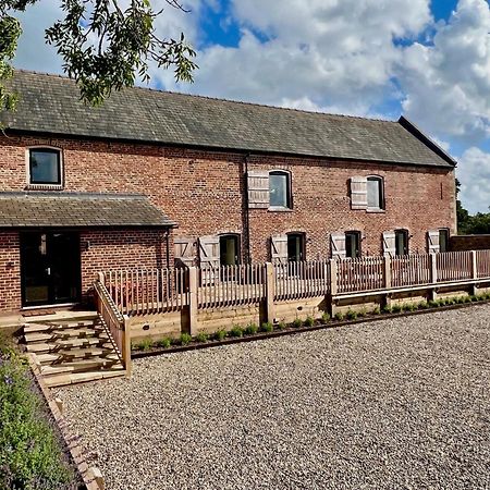 The Barn At Plas Ashpool Sleeps 8 Llandyrnog Esterno foto