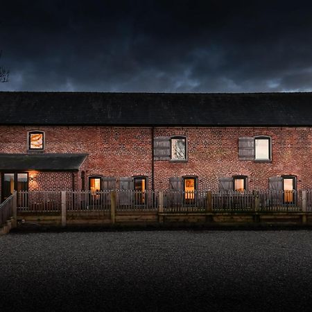The Barn At Plas Ashpool Sleeps 8 Llandyrnog Esterno foto