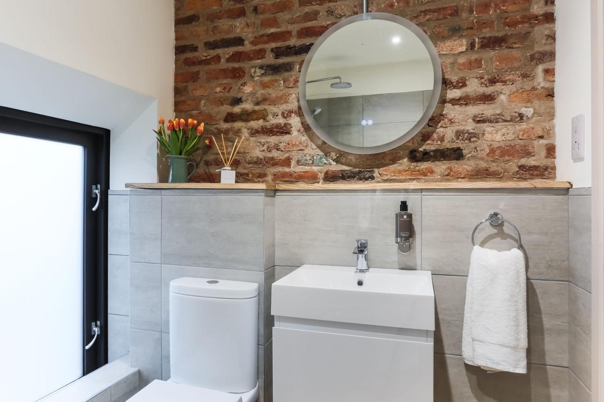 The Barn At Plas Ashpool Sleeps 8 Llandyrnog Esterno foto
