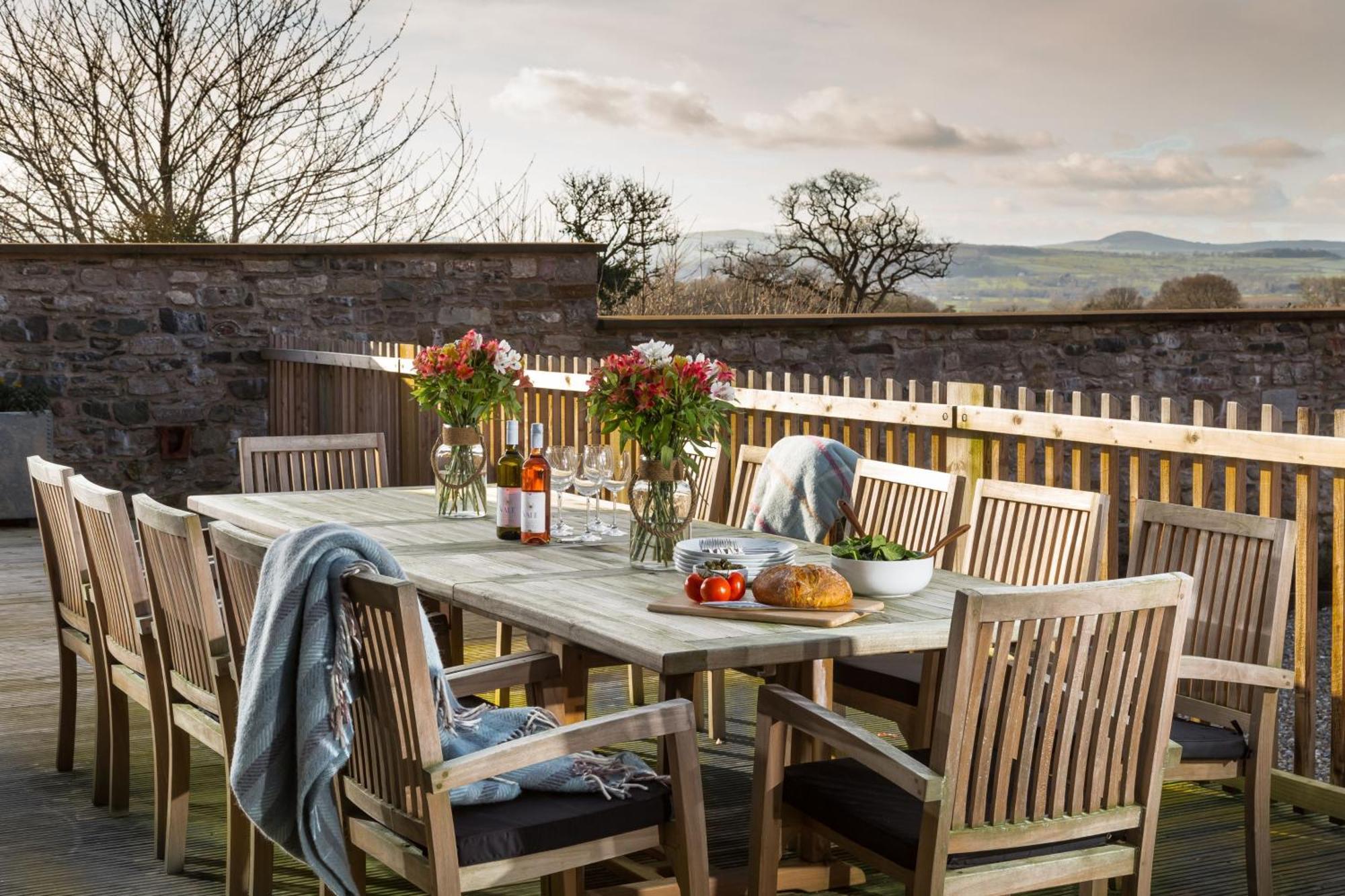 The Barn At Plas Ashpool Sleeps 8 Llandyrnog Esterno foto